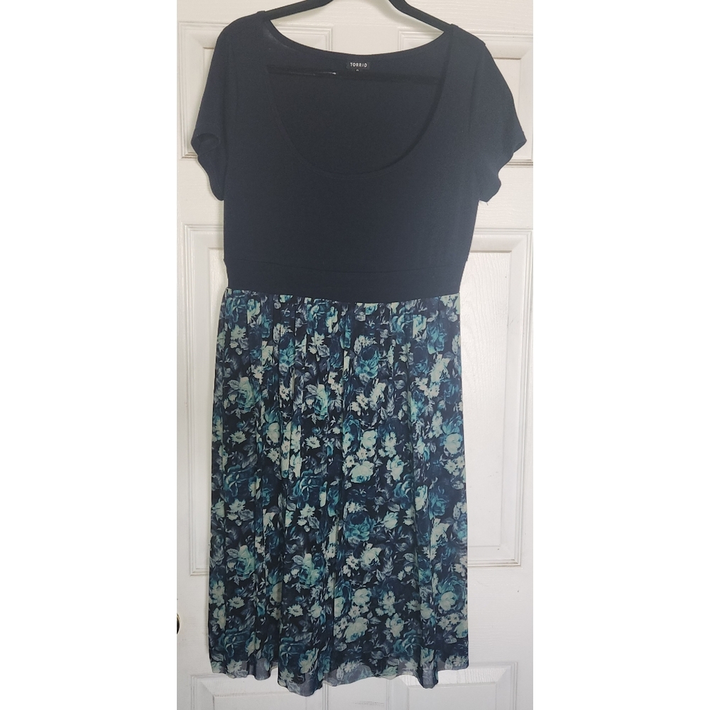 torrid | Navy Floral Short Sleeve Dress